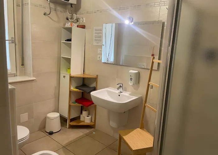 לינה וארוחת בוקר Homer