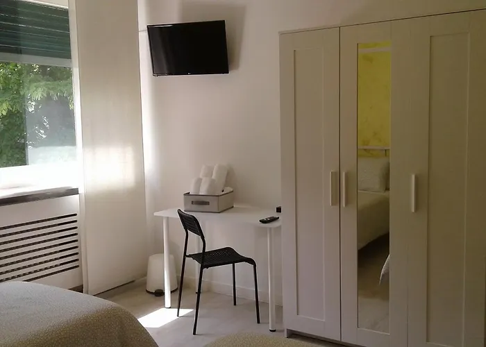 לינה וארוחת בוקר Homer *